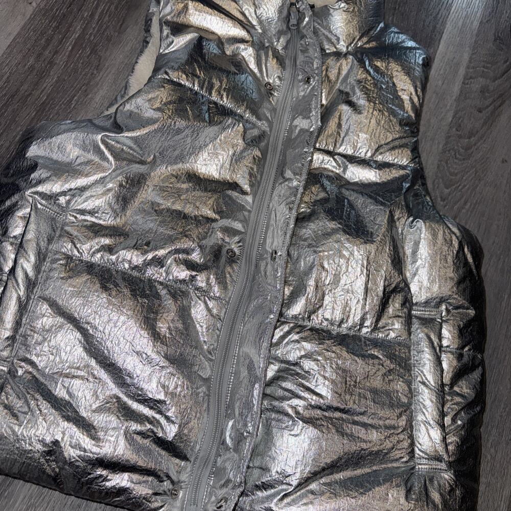 Metallic Silver Puffer Vest Faux Shearling Lined Full Zip Women’s Size Large y2k - Picture 7 of 9